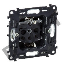 Силовая розетка 2К+З 16А 250В с защитными шторками. Винтовые зажимы. Valena IN'MATIC. 