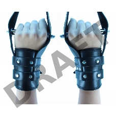 Черный кожаные наручники для подвешивания