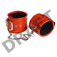 Красные кожаные оковы с широким ремешком